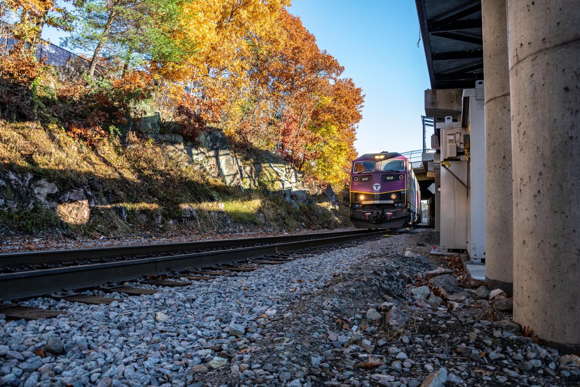 CR_Trains_Loco_Blue Hill Ave_approaching station