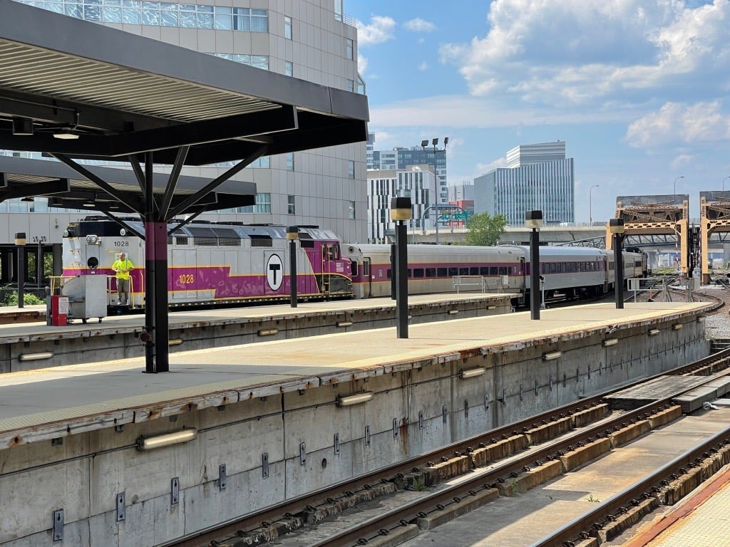 Train_Loco_Platform_North Station_1024x768