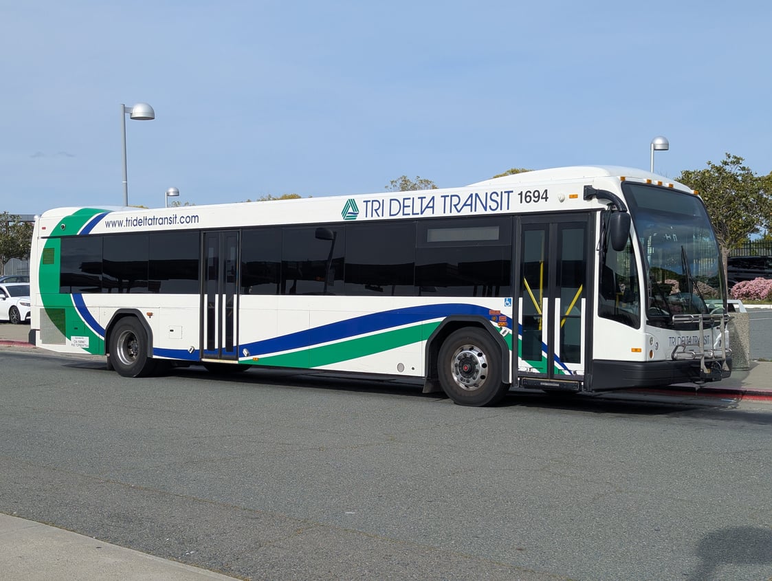 Tri_Delta_Transit_1694,_Gillig_BRT_at_Pittsburg_Bay_Point-2